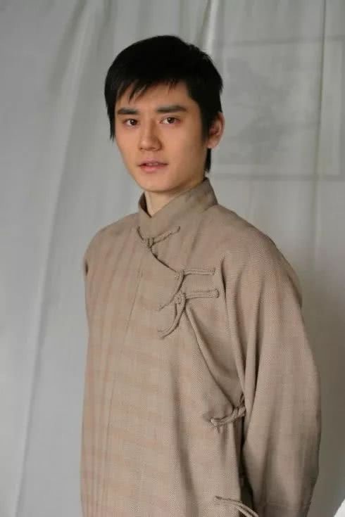 金庸最喜欢的一版杨过是刘德华演的。惊不惊喜，意不意外？比较红的版本，古版和教主版