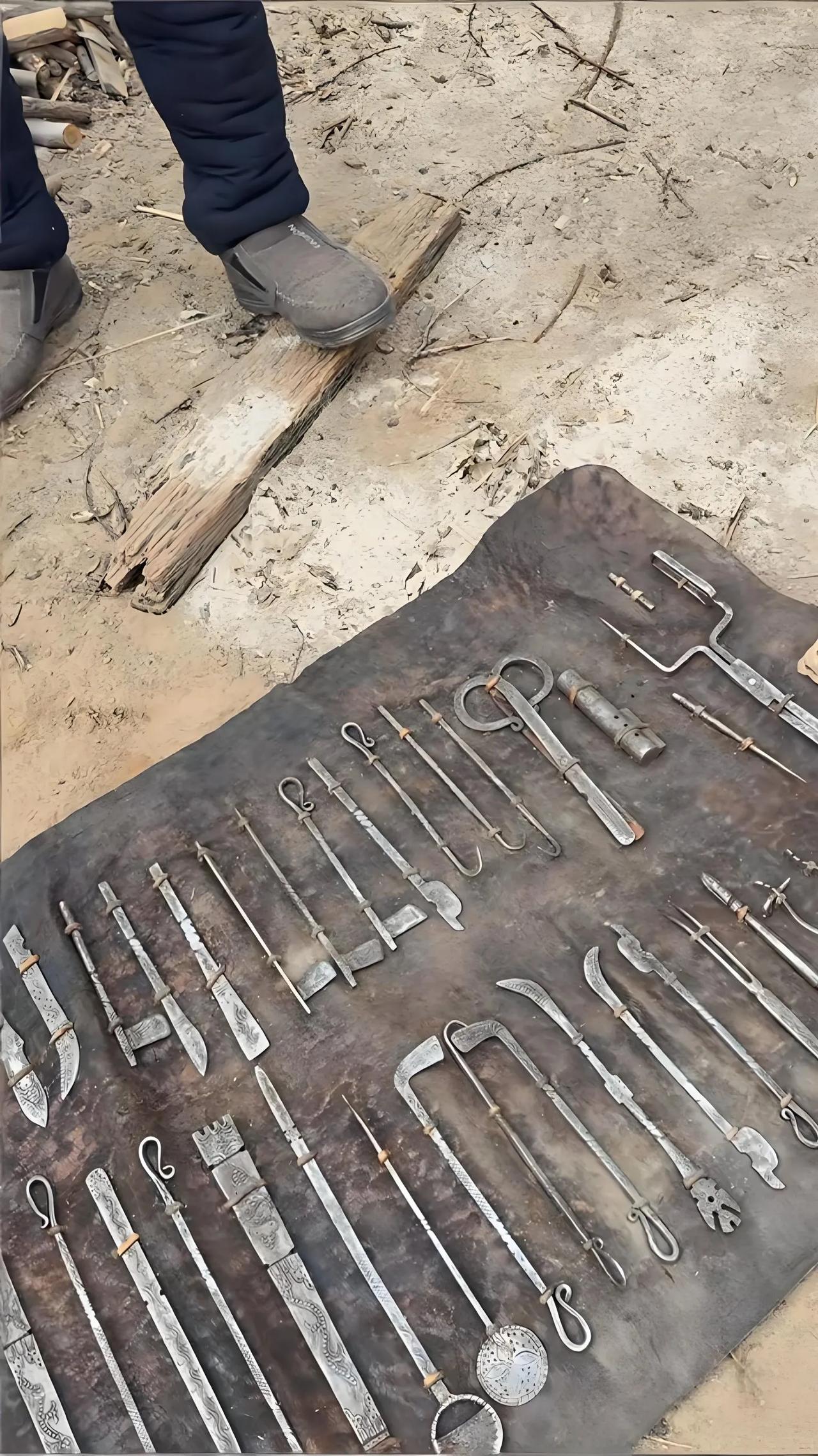 翻修老房子时偶然发现的，有认识这玩意儿的吗？