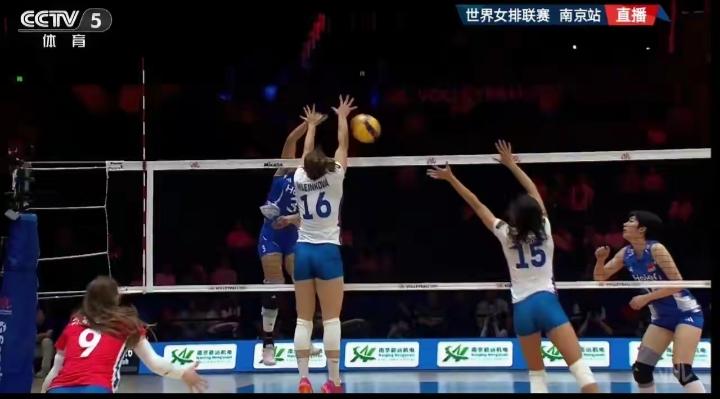 中国女排不缺高个子球员，但个子高了弹跳力就不行了，个子高了力量就不行了。尤其缺乏