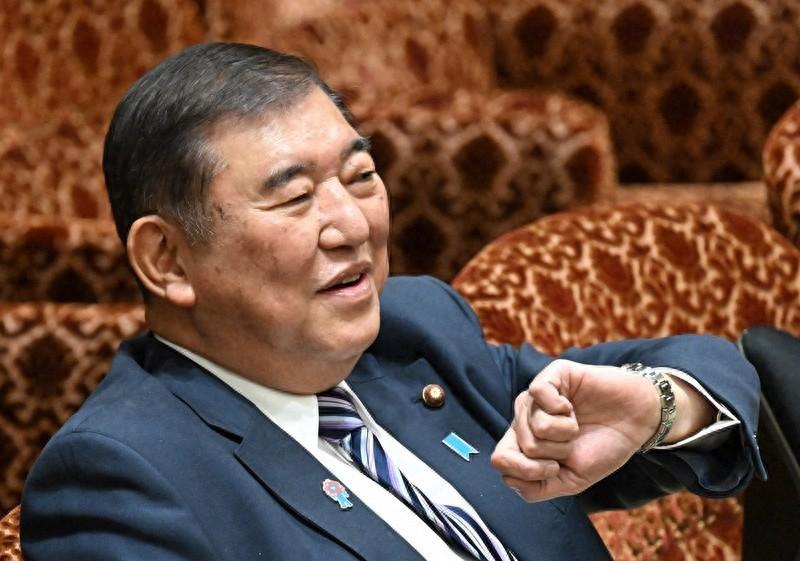中俄联合行动后，石破茂腰杆子突然硬了，喊话特朗普：无法履行国际局势有时候就像一