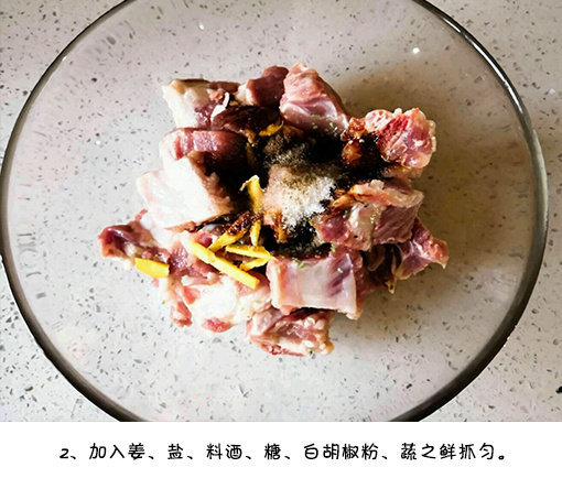 香芋蒸排骨，腌制后的排骨口感嫩滑，芋头吸收排骨油脂及汤汁，更加软糯入味，特别棒的