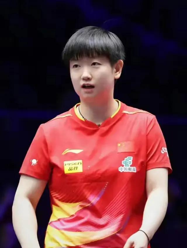 打赢莎莎的时候，那些黑子说陈熠有身高的优势，腿长脚长，内涵莎莎长得不高。后面败