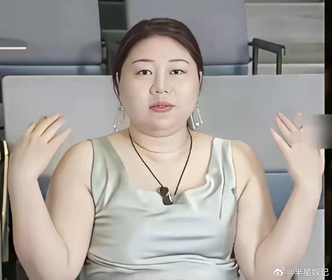 都别盯着贾玲了，你看杨天真瘦的更夸张