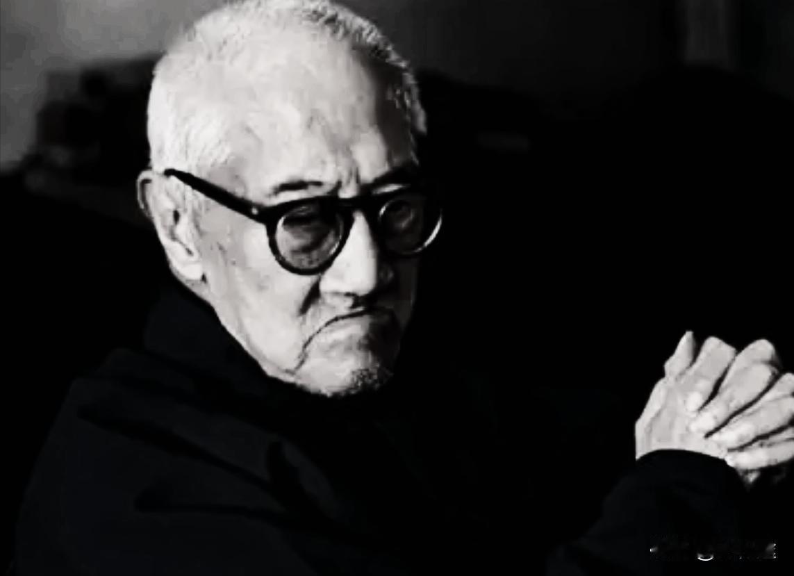 1927年4月28日下午1时，李大钊不幸遇难，梁漱溟第一个赶到了李家，他先安抚好