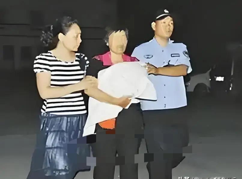 上海，一外甥带5人上门对舅舅进行殴打，舅妈情急之下随手拿起墙角的一瓶强腐蚀性液体