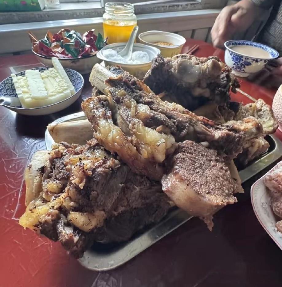 硬早点啊。吃上这么一顿，能顶到晚上再吃饭了。