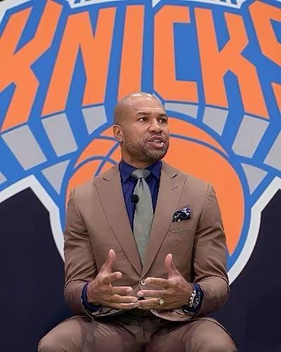 费舍尔近日就NBA历史十大球员排名发表见解。他明确指出，迈克尔·乔丹稳居榜首勒布