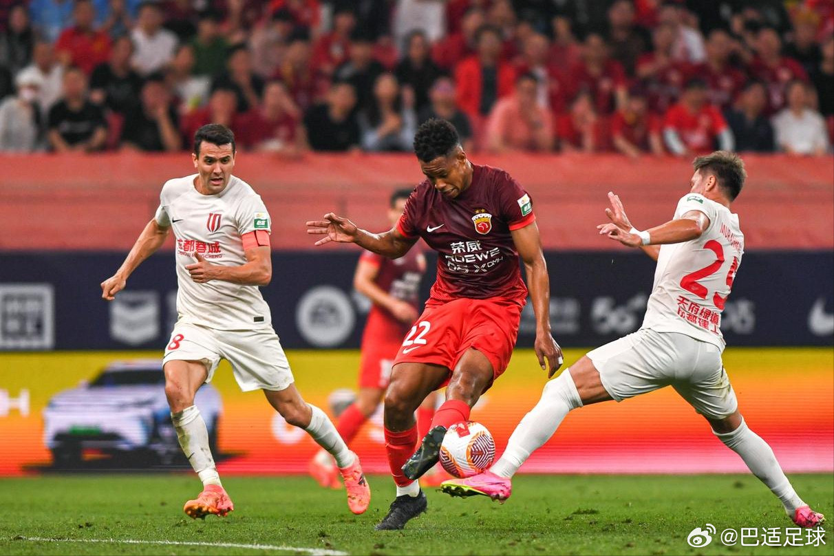 茹萨vs周定洋……明天晚上，成都蓉城新老中场核心将对决。虽说一场比赛并不能说明茹