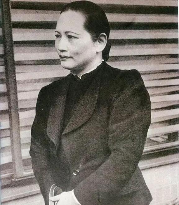 1969年春天，宋庆龄收到60万美元汇款，是弟弟死后分给她的遗产。可短短两个月