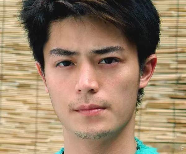 文艺复兴一下。天涯四美里最帅的我觉得是霍建华，古装现代都帅，演戏也有魅力，脱离特