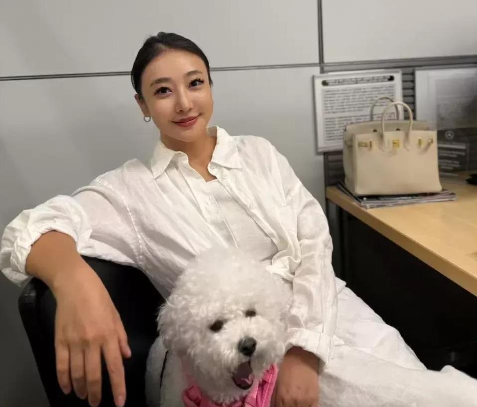 越闹越大！姜尘发文力挺“天价耳环”女演员，直言“富家女被全网霸凌”遭集体炮轰