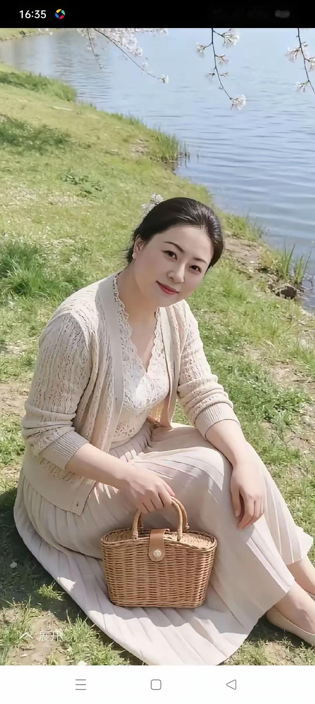 塞鸿秋·赠美妇昨日年轻年岁长，今朝年轻心自朗，日日年轻欢畅漾，终身年轻身