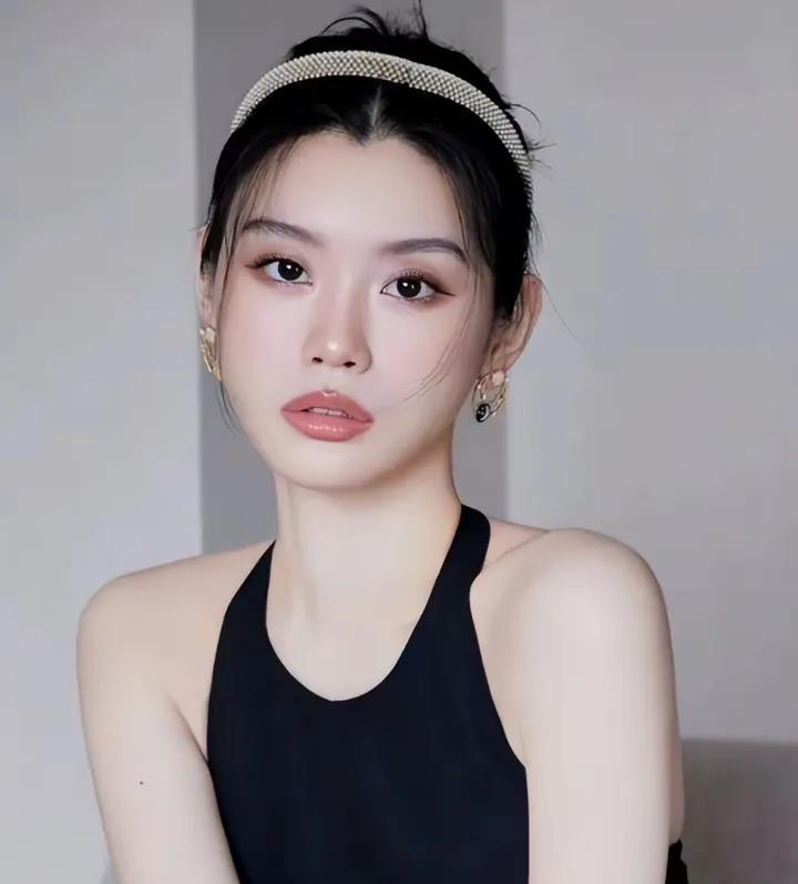 照片平平无奇？奚梦瑶真人颜值暴击颠覆视觉想象