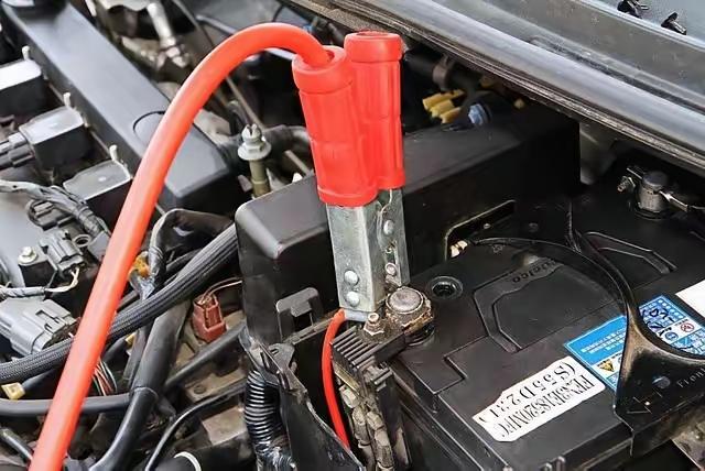 摩托车放一冬就亏电？2026年救命指南来了真相：90%电瓶不是用坏是放坏。铅