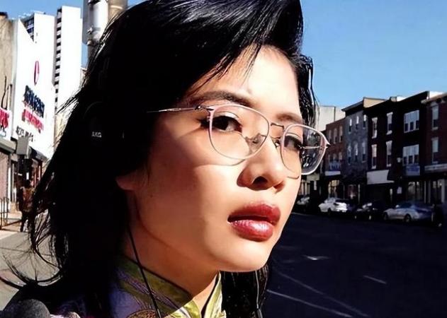 曾因不当言论引发众怒的许可馨，一度叫嚣“没人敢动她”，如今再看她的处境，着实令人