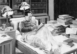 毛主席的生活管理员吴连登回忆：主席的工资原来是国家一级，每月610元。1958年