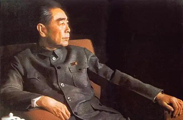 周总理严肃批评李先念：你是中共中央政治局委员、国务院副总理，竟敢这样私下乱走，不