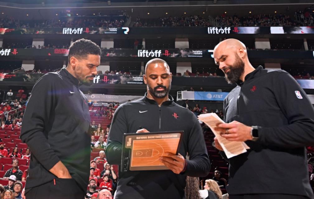 有NBA专家认为，如果乌度卡带领火箭队还没有什么突破的话，那么休斯敦火箭队完全可