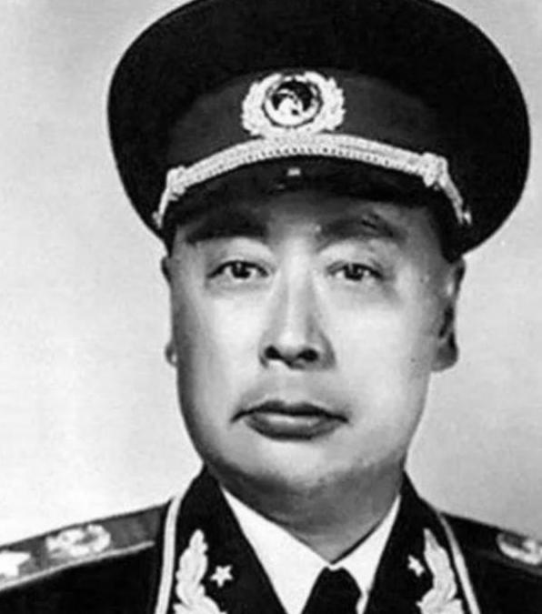 1955年全军授衔之前，刘少奇坚持反对给陈毅授元帅军衔，周恩来听闻此事，立马写了