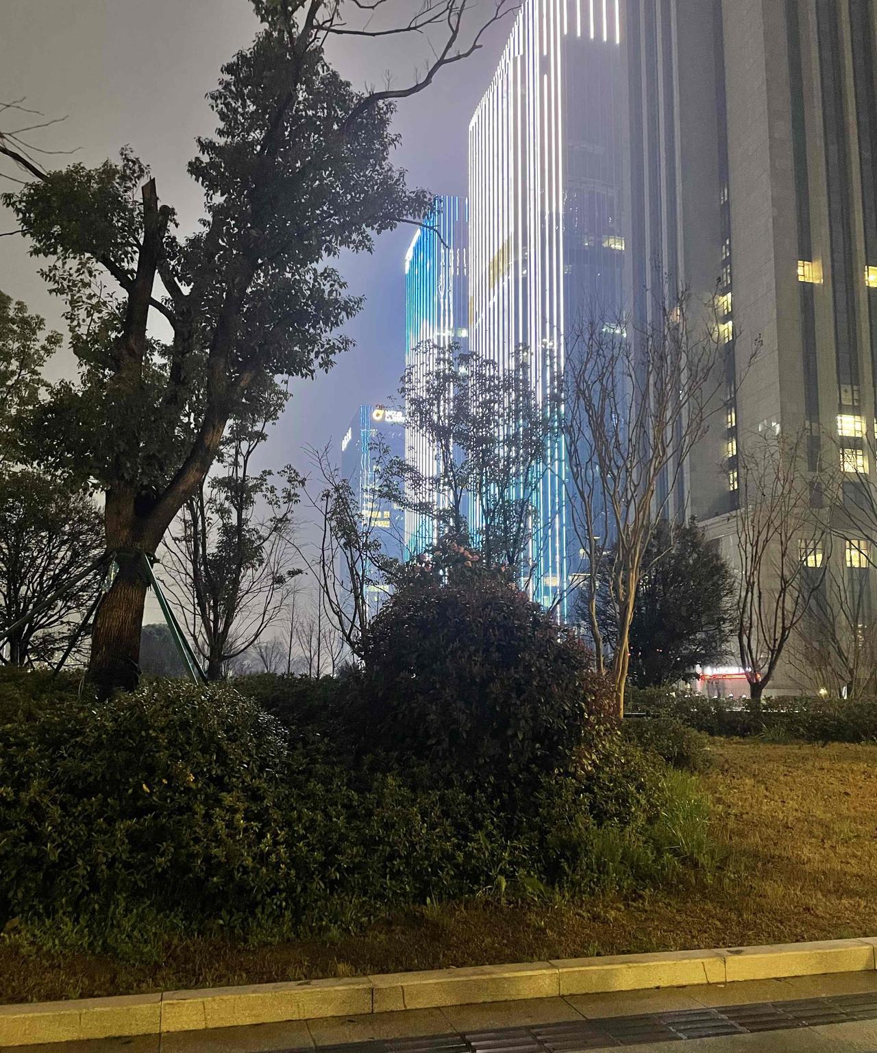 人到中年才明白的道理会赚钱，不如会藏钱曾经350块一个月的时候钱不够用那时