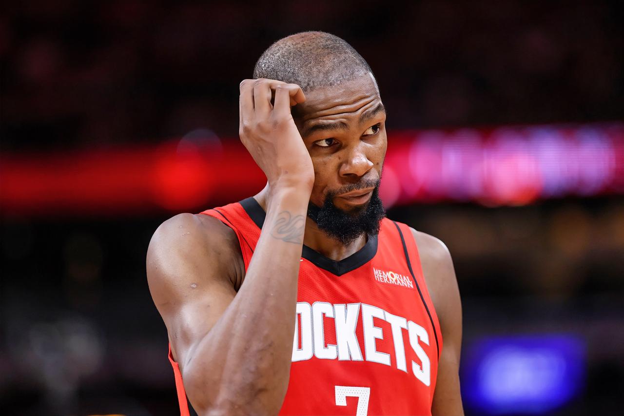 哈登：杜老大，你采访表示，要是被交易到黄蜂、雄鹿等队，就退役？？？杜兰特：那我