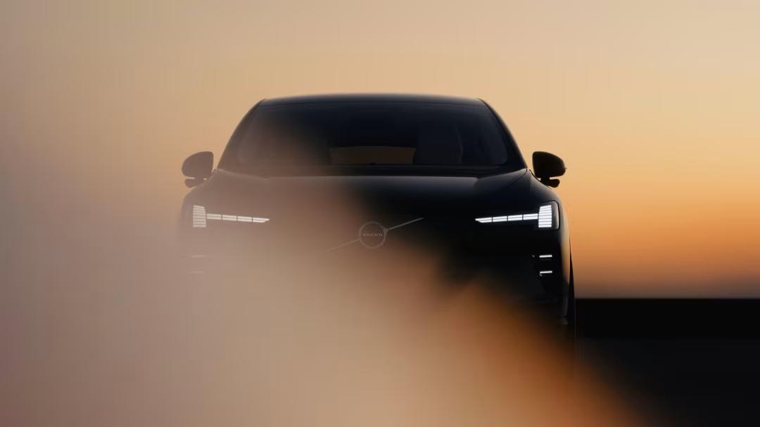 【沃尔沃纯电SUVEX60抢先曝光续航810km+10分钟快充】沃