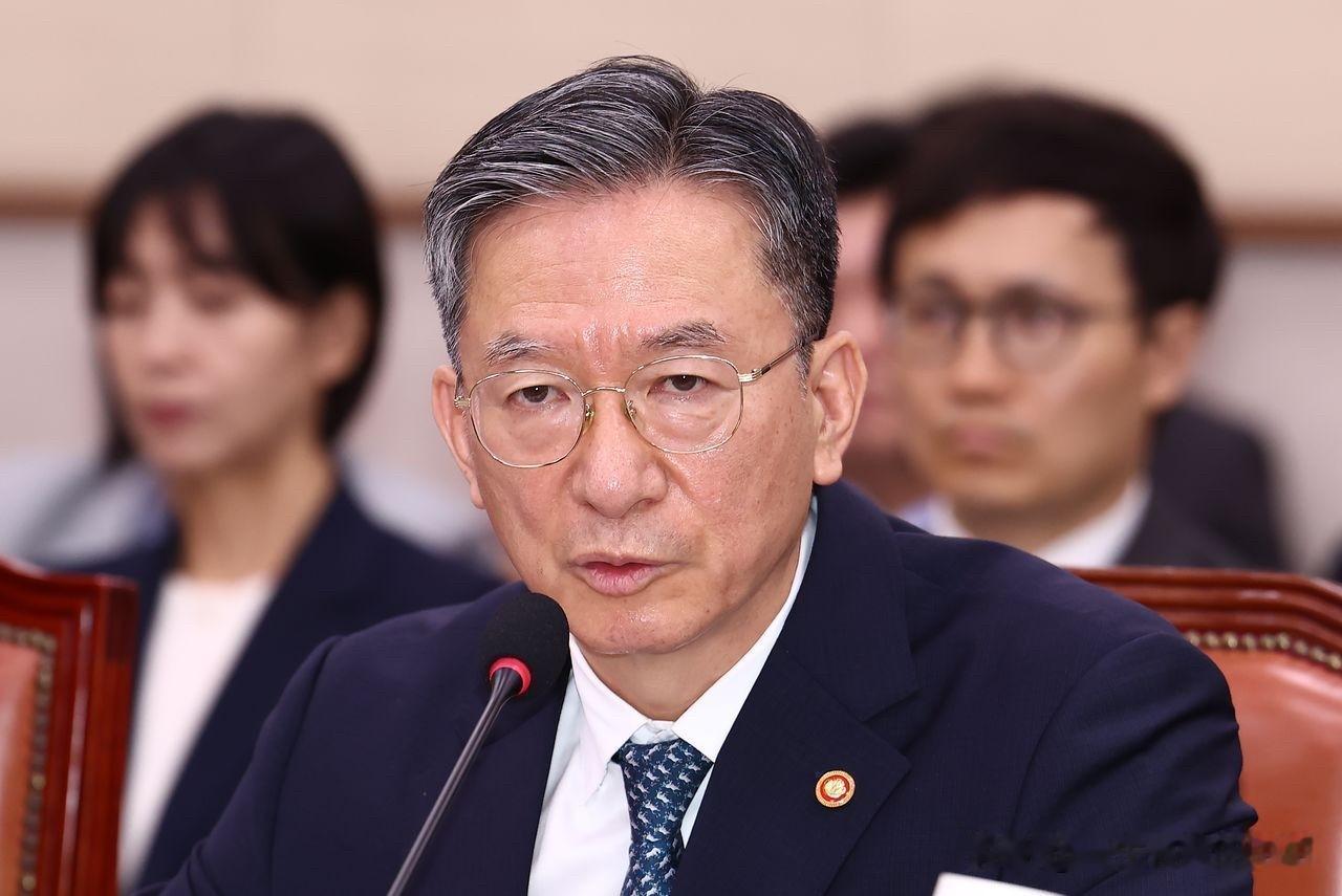 矛盾公开化！韩国法务部长执意请辞，总统府却出面否认，司法改革裂痕浮出水面7月