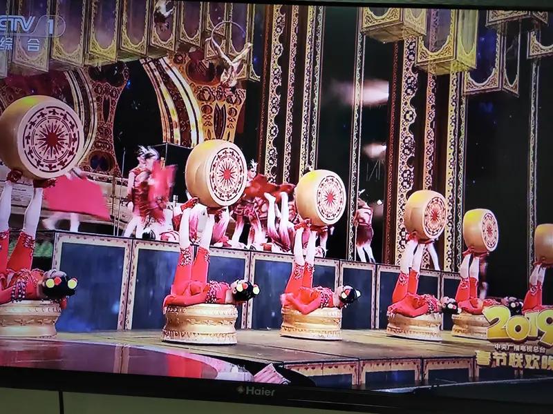 央视元宵晚会3位女主持全未婚：龙洋37岁刘心悦39岁马凡舒33岁在央视元宵晚会