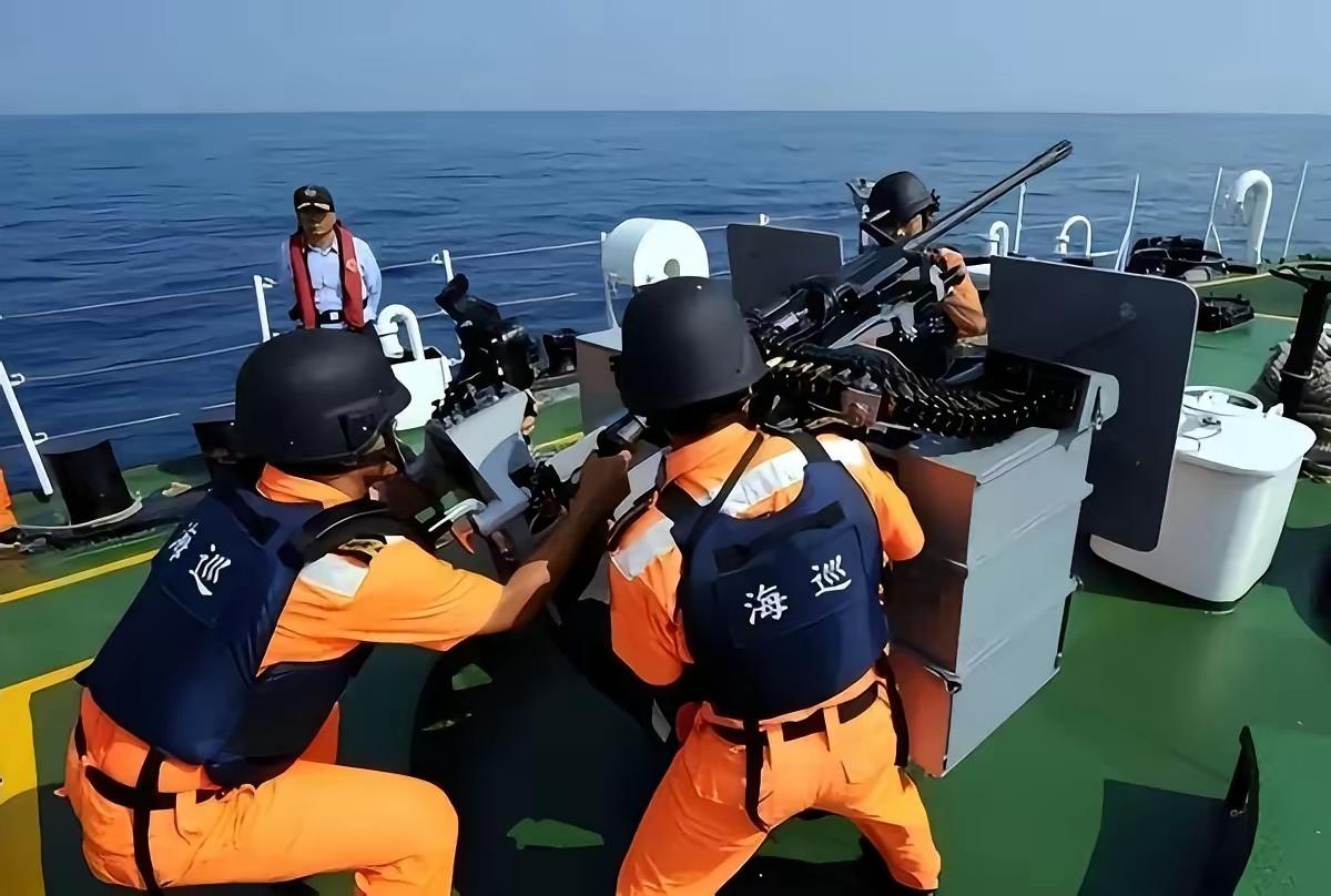 当两船相距不足740米时，台舰突然加速冲过来，摆明了是想逼大陆海警船转向，好拍下