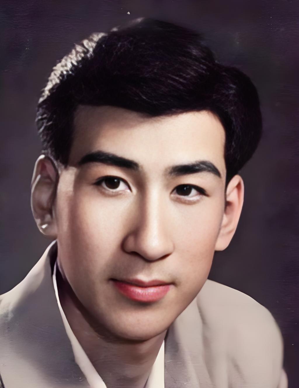 #明星#眼前的小帅哥，大家能认出来，他是谁吗？他是当今影视圈的一位著名影视演员