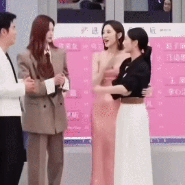 陶昕然唐艺昕坐在一起安陵容祺贵人坐在一起乘风初舞台直播乘风2026从戏里的恩怨到