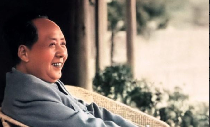 厨师准备杀条鱼给毛主席补身体，聂荣臻却说：“这鱼可能有问题，养三天看看。”谁知，