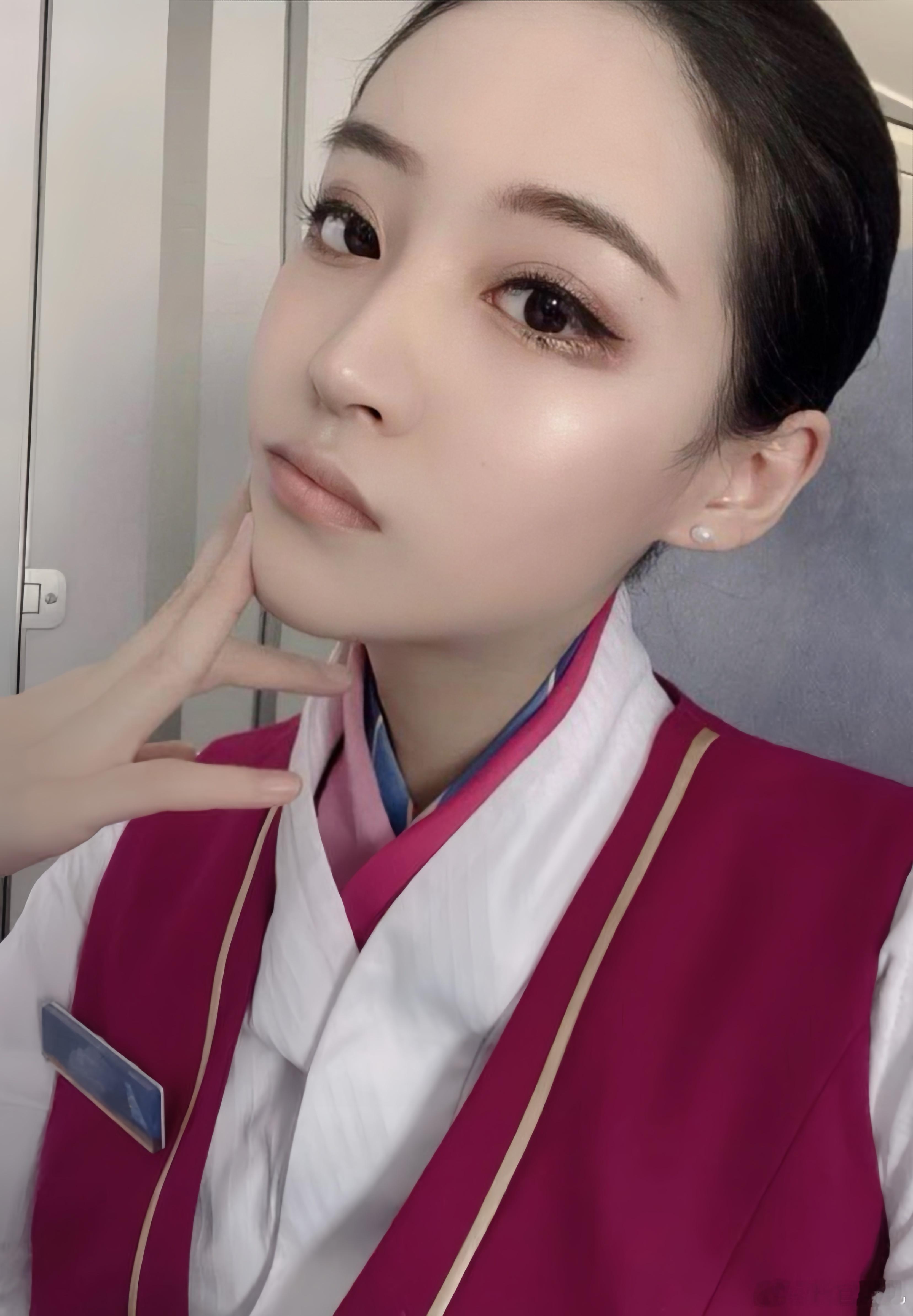 南航空姐的制服照，又美又飒。​​​