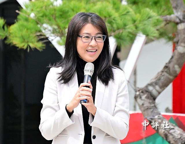 许淑华被不少人称赞顾全大局，是国民党新生代潜力人物。她近日向国民党中央表示: