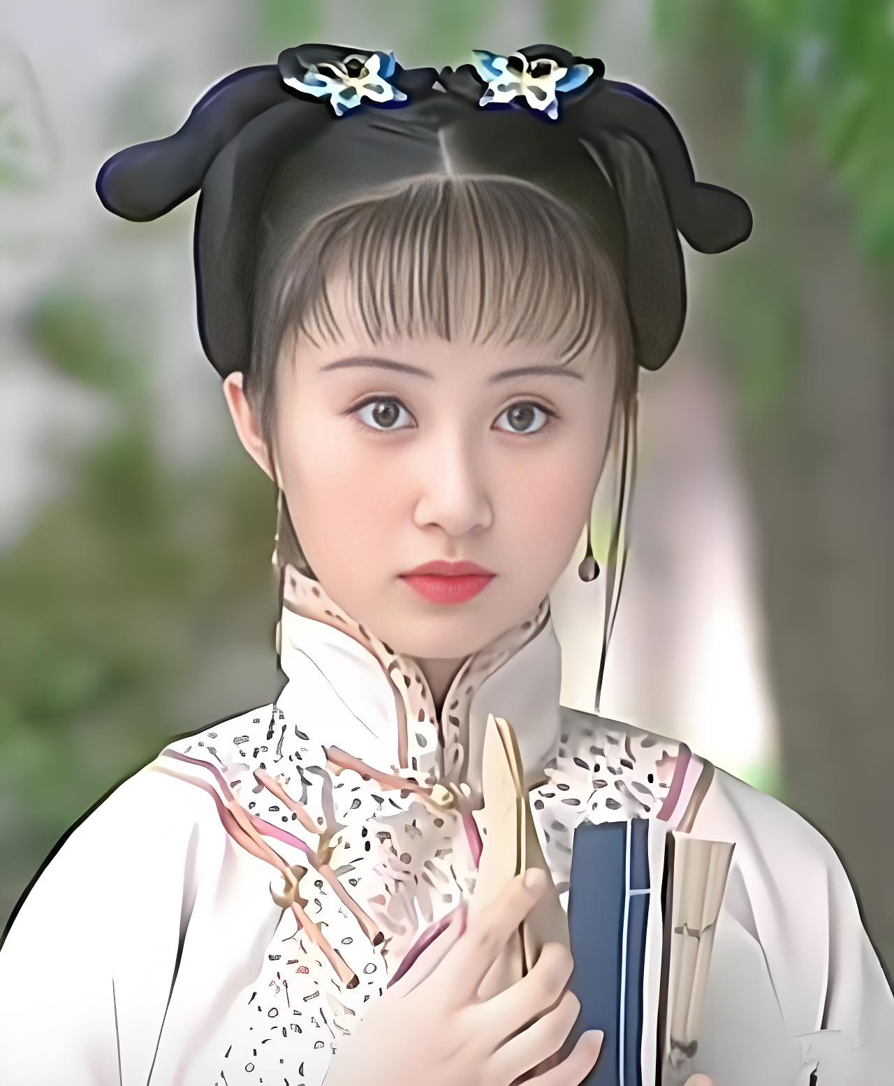 1661年，顺治刚咽气，20岁的贞妃就被逼殉葬。贞妃匆忙更衣，几个小太监就冲进她