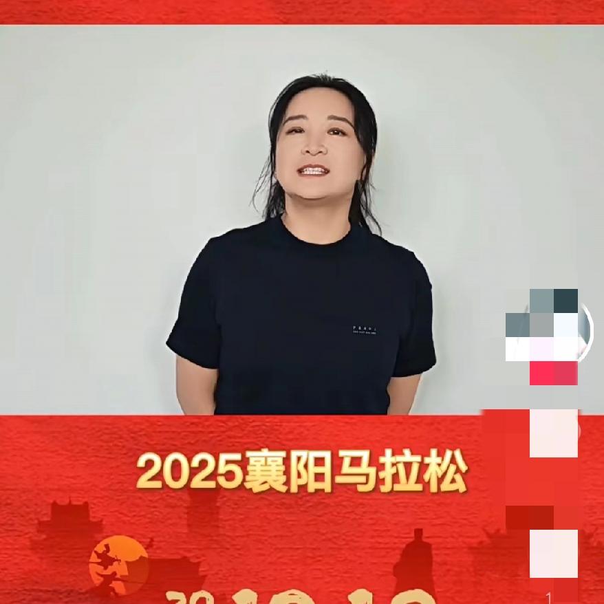 43岁贾玲襄阳露面那股劲儿，眼神犀利笑起来甜美网友说目测140斤