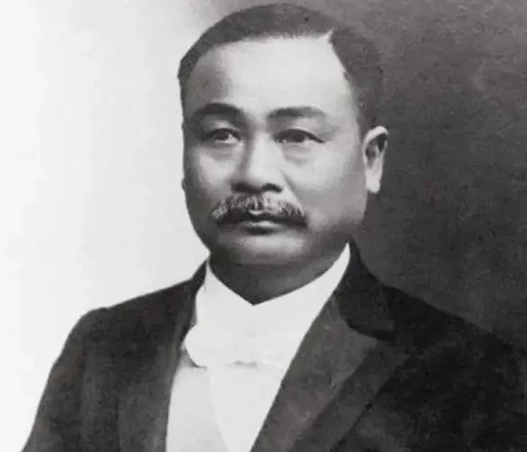 1912年，詹天佑修铁路时月薪1000两银元，相当于现在的21万左右。有人劝