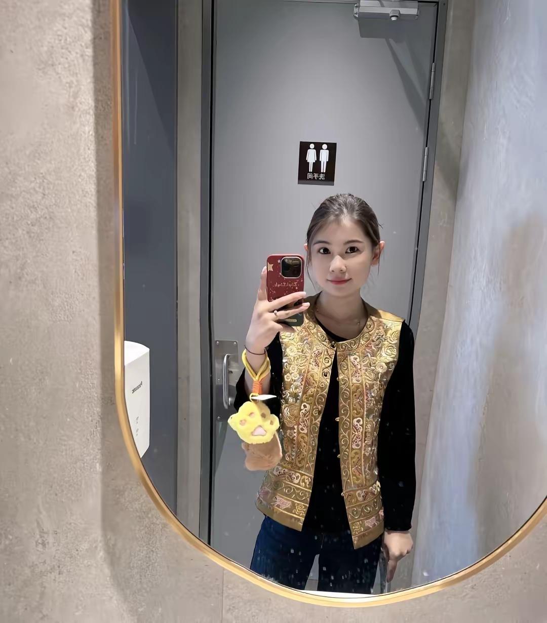 我本平凡何必完美的活着，自己快乐才是唯一的准则随性chill随意穿搭