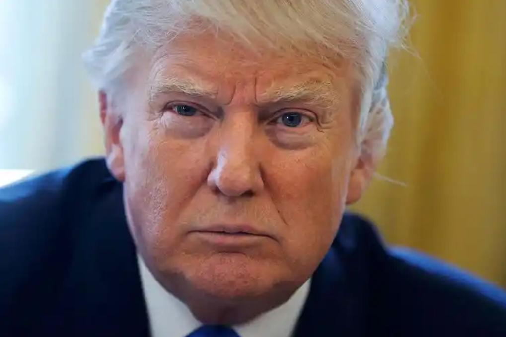 美国人的封锁线，被他们自己的贪婪冲垮了！就在刚刚，英伟达通知中国客户：H200芯