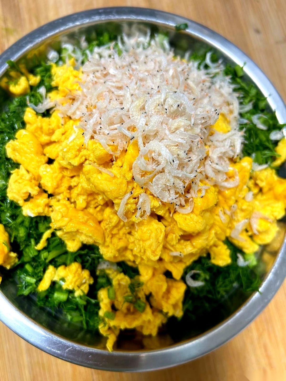 朋友圈里，我成了那个故意往饺子馅里放虾皮的『恶婆婆』。就因为我忘了她不吃这玩意