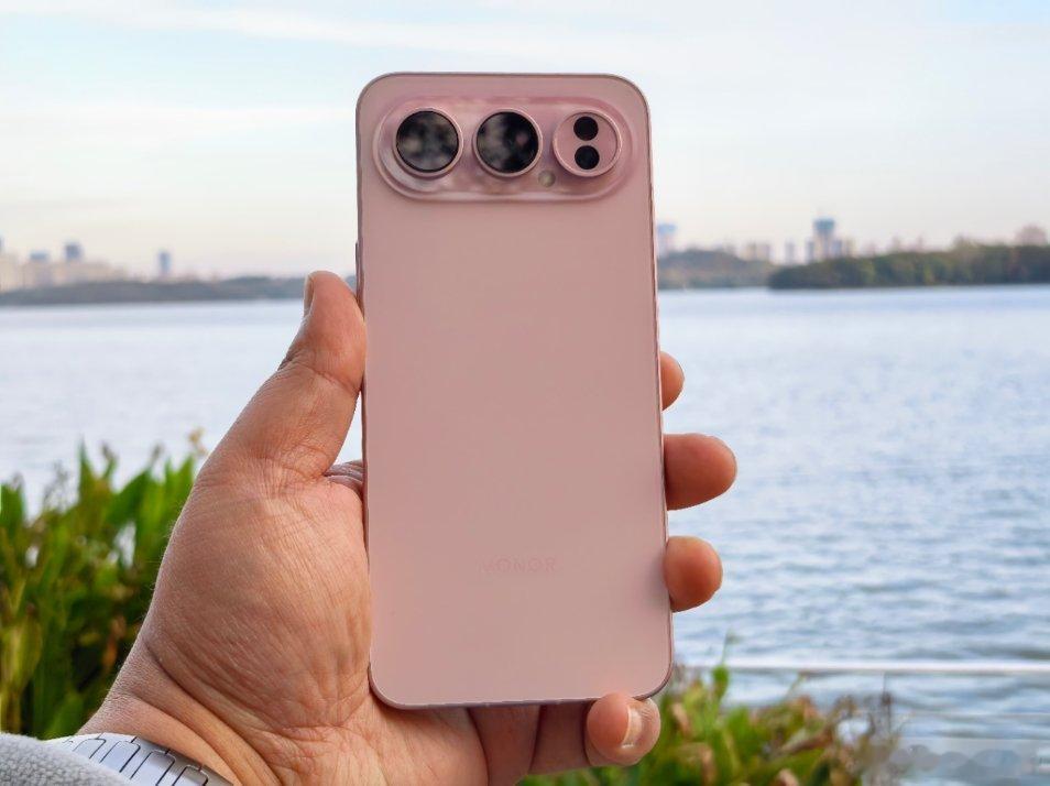 荣耀500Pro外观辨识度太高了，结合其他产品力，我猜这代销量还得提升50％