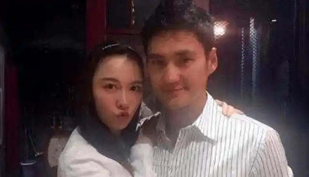 据说后来袁弘知道了自己是备胎，才逐渐远离孙骁骁，然后官宣了和张歆艺的恋情。孙