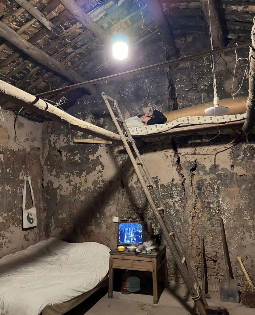 来老表家做客，太晚了没走，就在这住下吧[呲牙笑]