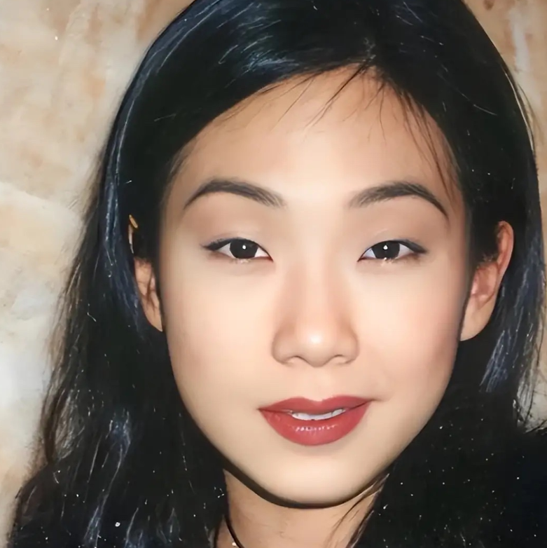 2004年，林忆莲向李宗盛提出离婚，李宗盛说：“我年近半百，却要妻离子散，真的是嚎啕大哭。”两人先后