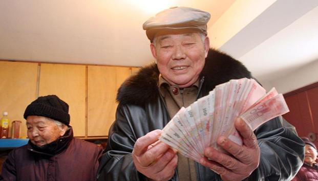 必须提高最低工资标准！我们不能长期把“廉价劳动力”当作核心竞争力，这条路已经走到