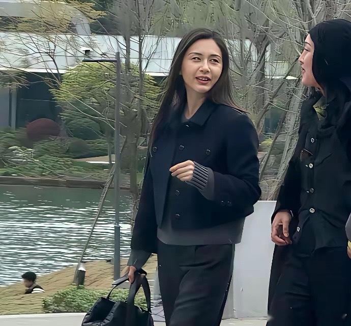 周迅年轻时那叫一个惊为天人，王子文也不矮。