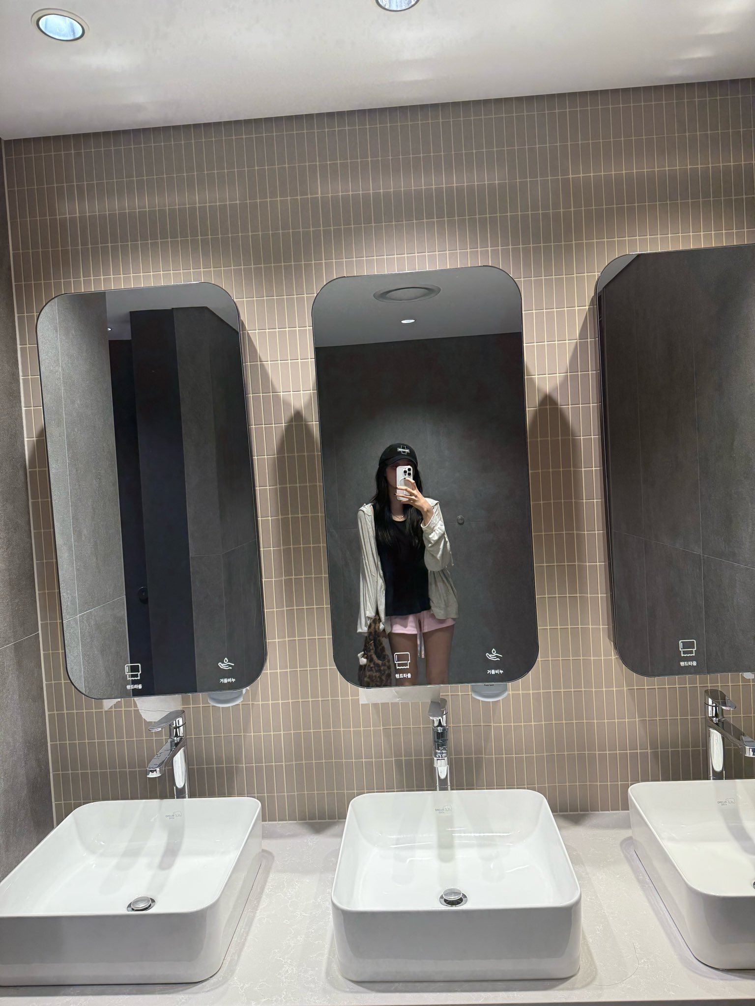250705🫧aespagiselle今天去公司，跟妈妈吃了五花肉，就早点睡