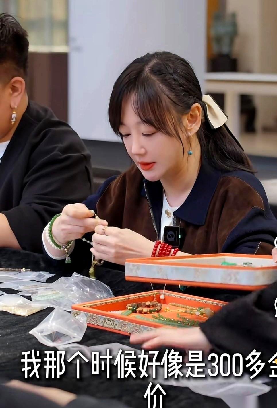 薛佳凝这事儿，不得不服。2013年，三百多一克。圈里小姐妹都在研究新出的限量款
