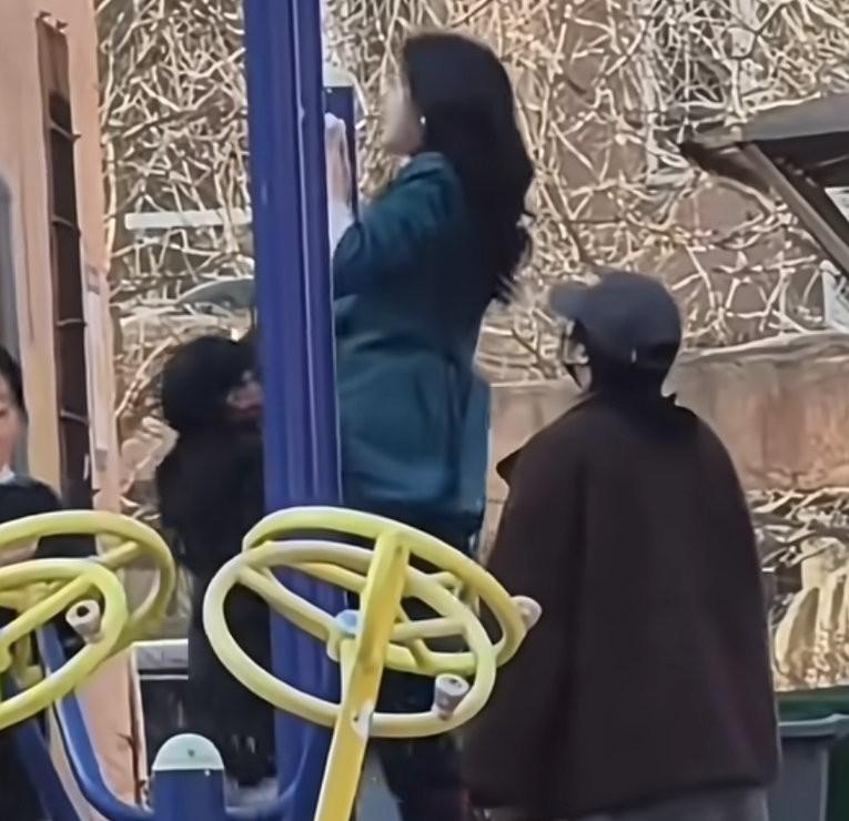 郭宇欣跟刘浩群太逗了不愧是东北爱情的两大主角《东北爱情2》开拍两天，刘浩群忙