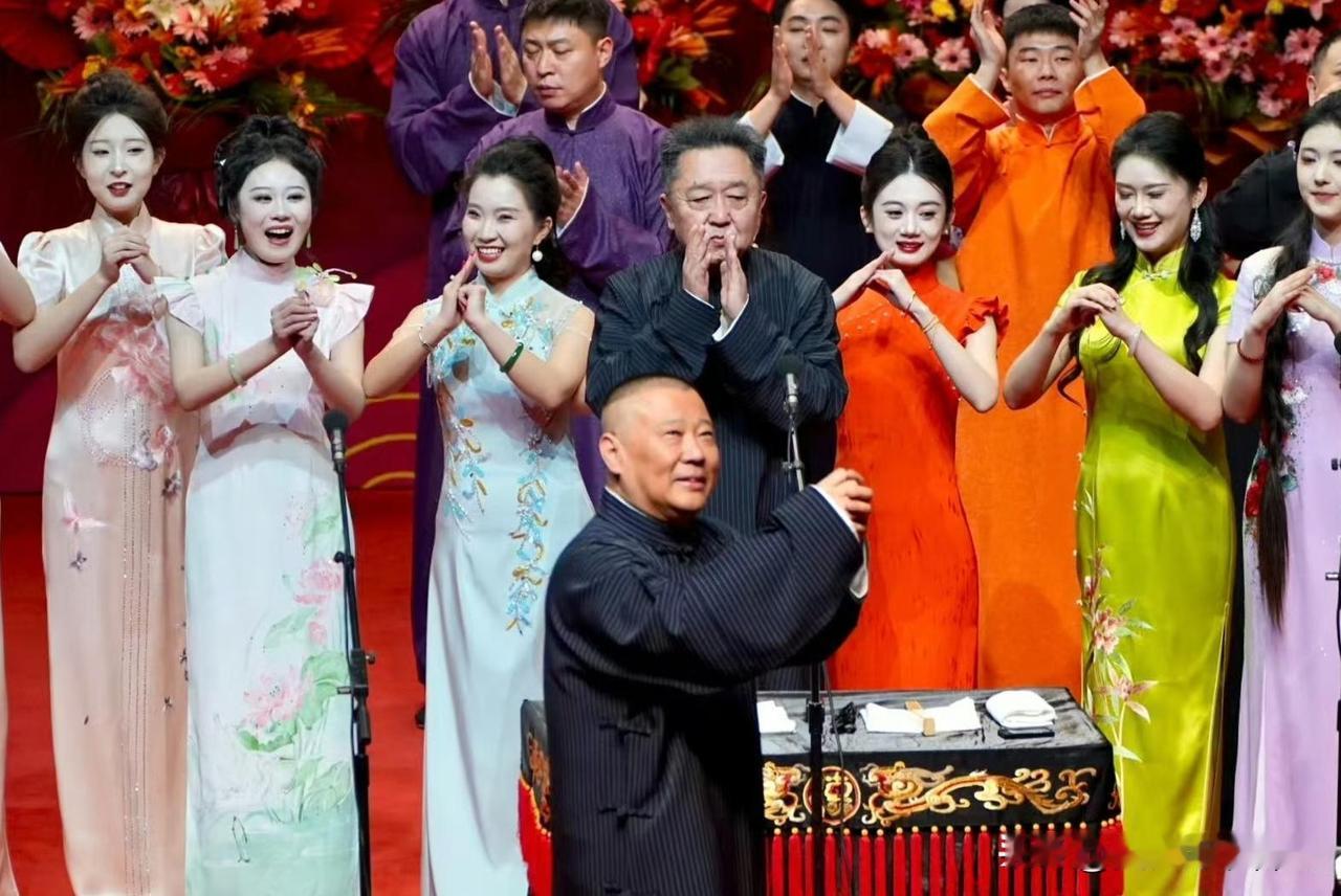 “纲丝节”谢金遭摄.像师“去头”，热心粉丝这一操作令人喷饭！昨日，德云社纲丝